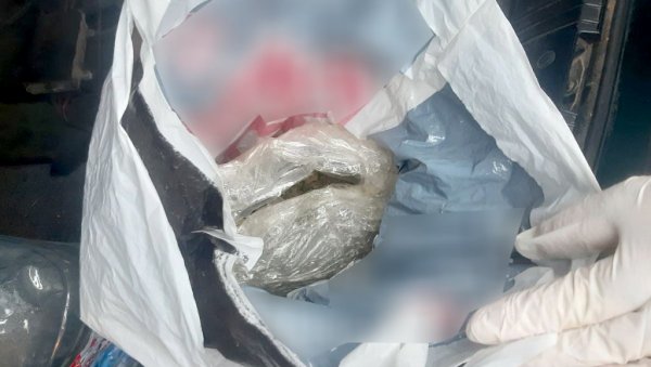 ПАЛИ НОВОСЂАНИ: У акцији МУП-а заплењено три килограма наркотика, ухапшене три особе ПАЛИ НОВОСЂАНИ: У акцији МУП-а заплењено три килограма наркотика, ухапшене три особе