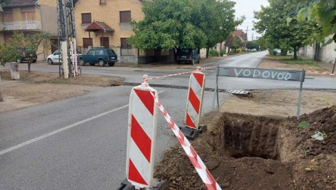 СИГУРНИЈЕ ВОДОСНАБДЕВАЊЕ: Унапређена мрежа у Улици Лазе Нанчића у Вршцу СИГУРНИЈЕ ВОДОСНАБДЕВАЊЕ: Унапређена мрежа у Улици Лазе Нанчића у Вршцу
