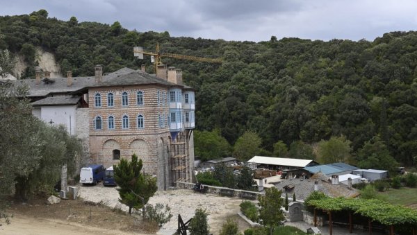 БЕОГРАД ОБНАВЉА РИЗНИЦУ У ХИЛАНДАРУ: Делегација наше престонице и игуман српске Лавре на Светој Гори, договорили се о начину помоћи светињи БЕОГРАД ОБНАВЉА РИЗНИЦУ У ХИЛАНДАРУ: Делегација наше престонице и игуман српске Лавре на Светој Гори, договорили се о начину помоћи светињи