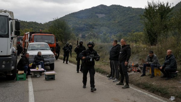 КУРТИ ПОСЛАО СНАЈПЕРИСТЕ, А НАС ОПОМИЊУ: Брисел и Вашингтон прозивају обе стране, а зна се кривац за хаос на КиМ КУРТИ ПОСЛАО СНАЈПЕРИСТЕ, А НАС ОПОМИЊУ: Брисел и Вашингтон прозивају обе стране, а зна се кривац за хаос на КиМ