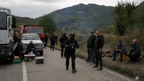 КУРТИ ПОСЛАО СНАЈПЕРИСТЕ, А НАС ОПОМИЊУ: Брисел и Вашингтон прозивају обе стране, а зна се кривац за хаос на КиМ КУРТИ ПОСЛАО СНАЈПЕРИСТЕ, А НАС ОПОМИЊУ: Брисел и Вашингтон прозивају обе стране, а зна се кривац за хаос на КиМ