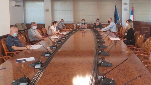 NAPALI ZAKON O ĆIRILICI: Predstavnici Bošnjaka i Hrvata u Veću naroda Srpske pokrenuli postupak, smatraju da je latinica ugrožena NAPALI ZAKON O ĆIRILICI: Predstavnici Bošnjaka i Hrvata u Veću naroda Srpske pokrenuli postupak, smatraju da je latinica ugrožena
