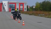 КОБНА САМООБУКА МОТОЦИКЛИСТА: Агенција за безбедност саобраћаја одржала тренинг у Вршцу КОБНА САМООБУКА МОТОЦИКЛИСТА: Агенција за безбедност саобраћаја одржала тренинг у Вршцу