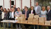 ДА СВИ ИМАЈУ ИСТЕ УСЛОВЕ ЗА УЧЕЊЕ: Суботички ђаци ромске националности добили уџбенике ДА СВИ ИМАЈУ ИСТЕ УСЛОВЕ ЗА УЧЕЊЕ: Суботички ђаци ромске националности добили уџбенике