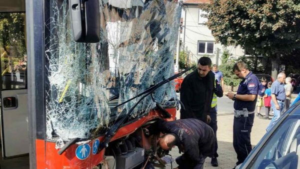 ДЕВОЈЧИЦА (2) ТЕШКО ПОВРЕЂЕНА, НА РЕАНИМАЦИЈИ: Нови детаљи страшне несреће у Земуну ДЕВОЈЧИЦА (2) ТЕШКО ПОВРЕЂЕНА, НА РЕАНИМАЦИЈИ: Нови детаљи страшне несреће у Земуну