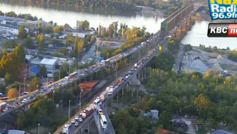 ЛАНЧАНИ СУДАР НА ПАНЧЕВЦУ: У саобраћајној несрећи учествовало пет возила ЛАНЧАНИ СУДАР НА ПАНЧЕВЦУ: У саобраћајној несрећи учествовало пет возила