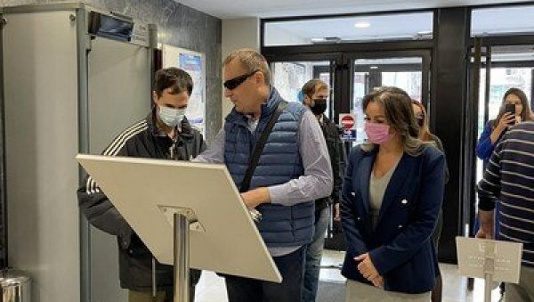 ТАКТИЛНЕ ТАБЛЕ У ГРАДСКОЈ УПРАВИ: Суграђанима са оштећеним видом и слухом доступније информације ТАКТИЛНЕ ТАБЛЕ У ГРАДСКОЈ УПРАВИ: Суграђанима са оштећеним видом и слухом доступније информације