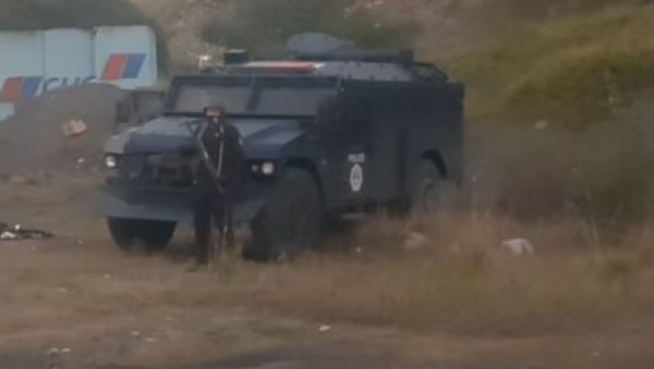 ЈОШ ЈЕДНА БЕСАНА НОЋ ПРЕД СРБИМА: Росу јединице промениле положај на Јарињу (ВИДЕО) ЈОШ ЈЕДНА БЕСАНА НОЋ ПРЕД СРБИМА: Росу јединице промениле положај на Јарињу (ВИДЕО)