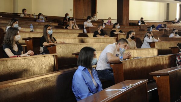 ВАКЦИНАЦИЈА, ПА НА ВЕЖБЕ: На већини факултета настава ће бити хибридна, строга правила на Медицинском ВАКЦИНАЦИЈА, ПА НА ВЕЖБЕ: На већини факултета настава ће бити хибридна, строга правила на Медицинском