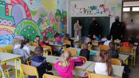 УЧИЛИ УЖИВО: Брига о деци у саобраћају у Источном Сарајеву УЧИЛИ УЖИВО: Брига о деци у саобраћају у Источном Сарајеву