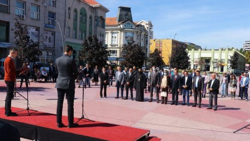 СЕЋАЊЕ НА „КРВАВИ МАРШ“: Обележена 80. годишњица од најтрагичнијих догађаја у Шапцу (ФОТО) СЕЋАЊЕ НА „КРВАВИ МАРШ“: Обележена 80. годишњица од најтрагичнијих догађаја у Шапцу (ФОТО)