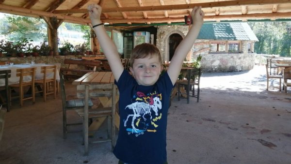 СРПСКИ РОДЕ ДО СЛОБОДЕ: Мали Павле пева песму која је обележила литије у Црној Гори (ВИДЕО) СРПСКИ РОДЕ ДО СЛОБОДЕ: Мали Павле пева песму која је обележила литије у Црној Гори (ВИДЕО)