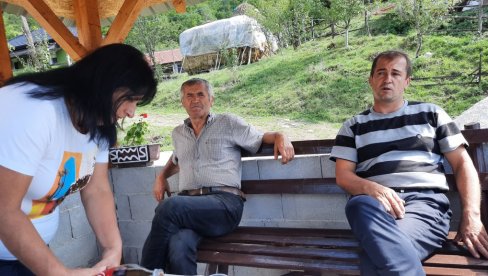 ДОБАР ЖИВОТ И ОД ЊИВЕ: Породица Малагић великим радом и трудом проширила дедовину у Хисарџику ДОБАР ЖИВОТ И ОД ЊИВЕ: Породица Малагић великим радом и трудом проширила дедовину у Хисарџику