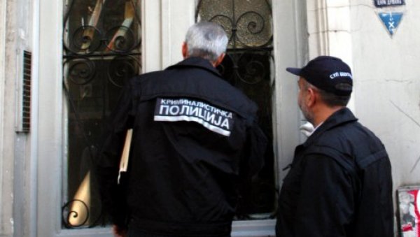 ТРОЈКА ОБИЈАЛА ПРОДАВНИЦЕ: Ухапшена група из Смедеревске Паланке, нађен део плена ТРОЈКА ОБИЈАЛА ПРОДАВНИЦЕ: Ухапшена група из Смедеревске Паланке, нађен део плена