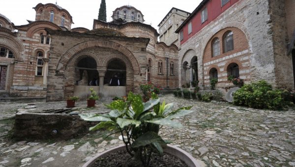 НА ХИЛАНДАРУ ОБНАВЉАЈУ ПЕРИОНИЦУ ИЗ 17. ВЕКА: Војводина наставља да помаже највећу српску светињу на Светој Гори