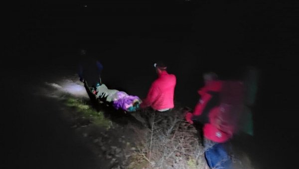 ДРАМА У КАЊОНУ ЦРНЕ РЕКЕ: Успешно збринута повређена жена ДРАМА У КАЊОНУ ЦРНЕ РЕКЕ: Успешно збринута повређена жена