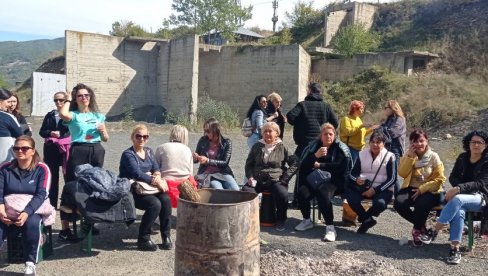 SEDMI DAN PROTESTA NA SEVERU KOSMETA: Građani se ne povlače sa administrativnih prelaza SEDMI DAN PROTESTA NA SEVERU KOSMETA: Građani se ne povlače sa administrativnih prelaza
