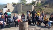 СЕДМИ ДАН ПРОТЕСТА НА СЕВЕРУ КОСМЕТА: Грађани се не повлаче са административних прелаза СЕДМИ ДАН ПРОТЕСТА НА СЕВЕРУ КОСМЕТА: Грађани се не повлаче са административних прелаза