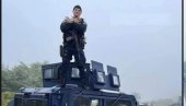 СРАМАН ПОТЕЗ СПЕЦИЈАЛАЦА РОСУ: Двоглавим орлом провоцирају Србе (ФОТО/ВИДЕО) СРАМАН ПОТЕЗ СПЕЦИЈАЛАЦА РОСУ: Двоглавим орлом провоцирају Србе (ФОТО/ВИДЕО)