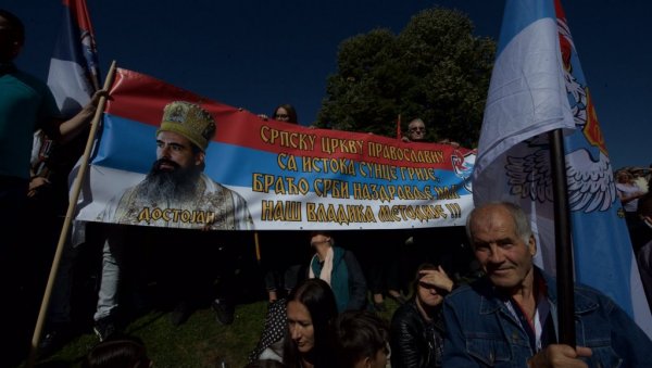 НАЈЛЕПШИ ПРИЗОРИ СА УСТОЛИЧЕЊА: Браћо Срби наздравље нам наш владика Методије! (ФОТО) НАЈЛЕПШИ ПРИЗОРИ СА УСТОЛИЧЕЊА: Браћо Срби наздравље нам наш владика Методије! (ФОТО)