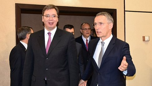 GLASNO ĆUTE DOK BIJU SRBE, A SKOČE ČIM VIDE AVIONE: Predsednik Srbije poručio šefu NATO i predstavnicima EU da naša zemlja nije ugrozila mir GLASNO ĆUTE DOK BIJU SRBE, A SKOČE ČIM VIDE AVIONE: Predsednik Srbije poručio šefu NATO i predstavnicima EU da naša zemlja nije ugrozila mir