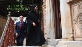 OČENAŠ U HILANDARU: Goranu Vesiću bratstvo Svete lavre Nemanjića učinilo veliku čast OČENAŠ U HILANDARU: Goranu Vesiću bratstvo Svete lavre Nemanjića učinilo veliku čast