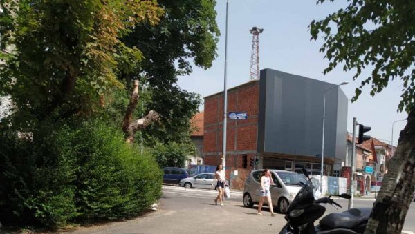 ПОД ЗАБРАНОМ ЗИДА ДВЕ ГОДИНЕ: Упркос стопирању градње у Горњоградској, нелегални радови стигли до другог спрата ПОД ЗАБРАНОМ ЗИДА ДВЕ ГОДИНЕ: Упркос стопирању градње у Горњоградској, нелегални радови стигли до другог спрата