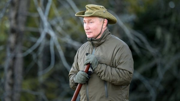 ПУТИН НА ОДМОРУ НАКОН ИЗОЛАЦИЈЕ: Руски лидер пешачио и пецао - Ево ко му прави друштво (ВИДЕО) ПУТИН НА ОДМОРУ НАКОН ИЗОЛАЦИЈЕ: Руски лидер пешачио и пецао - Ево ко му прави друштво (ВИДЕО)