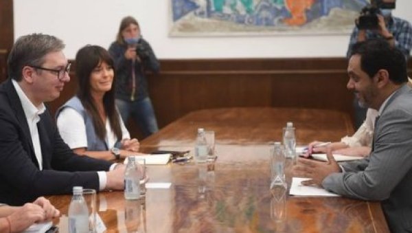ВУЧИЋ СА АЛ ДАХЕРИЈЕМ: Председник се састао са амбасадором Уједињених Арапских Емирата ВУЧИЋ СА АЛ ДАХЕРИЈЕМ: Председник се састао са амбасадором Уједињених Арапских Емирата