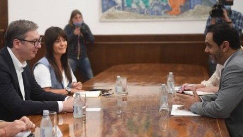 ВУЧИЋ СА АЛ ДАХЕРИЈЕМ: Председник се састао са амбасадором Уједињених Арапских Емирата ВУЧИЋ СА АЛ ДАХЕРИЈЕМ: Председник се састао са амбасадором Уједињених Арапских Емирата