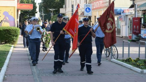 СПОМЕН НА ХЕРОЈСКИ ЧИН: Краљевачки ватрогасци обележили свој дан - 27. септембар (ФОТО) СПОМЕН НА ХЕРОЈСКИ ЧИН: Краљевачки ватрогасци обележили свој дан - 27. септембар (ФОТО)