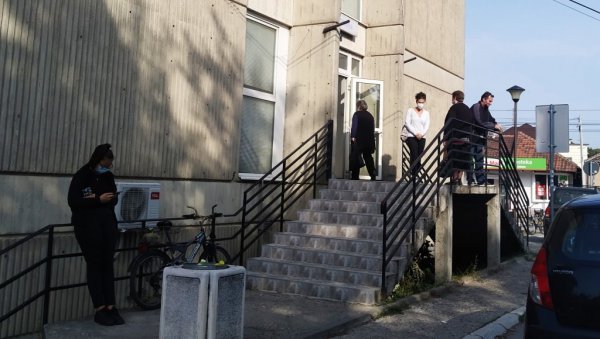 КОРОНА ПРЕСЕК ЗА ПАРАЋИН: За викенд 158 прегледа и још 82 нова случаја ковида КОРОНА ПРЕСЕК ЗА ПАРАЋИН: За викенд 158 прегледа и још 82 нова случаја ковида