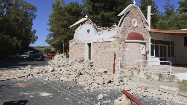 ДЕТАЉИ РАЗОРНОГ ЗЕМЉОТРЕСА НА КРИТУ: За оца није било спаса, сина извлачили из рушевина (ФОТО) ДЕТАЉИ РАЗОРНОГ ЗЕМЉОТРЕСА НА КРИТУ: За оца није било спаса, сина извлачили из рушевина (ФОТО)