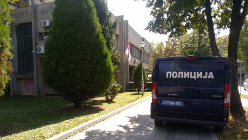 ПРИТВОРЕНИ ЗБОГ ПРИНУДЕ: Константиновић и Столић негирали кривицу ПРИТВОРЕНИ ЗБОГ ПРИНУДЕ: Константиновић и Столић негирали кривицу