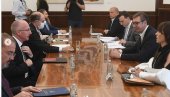 НЕЋЕМО ДОЗВОЛИТИ ПОНИЖЕЊЕ: Вучић се састао са амбасадорима Квинте НЕЋЕМО ДОЗВОЛИТИ ПОНИЖЕЊЕ: Вучић се састао са амбасадорима Квинте
