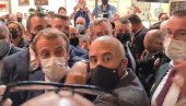 МАКРОН ПОНОВО НАПАДНУТ: После шамара, председника Француске гађали у Лиону (ВИДЕО) МАКРОН ПОНОВО НАПАДНУТ: После шамара, председника Француске гађали у Лиону (ВИДЕО)