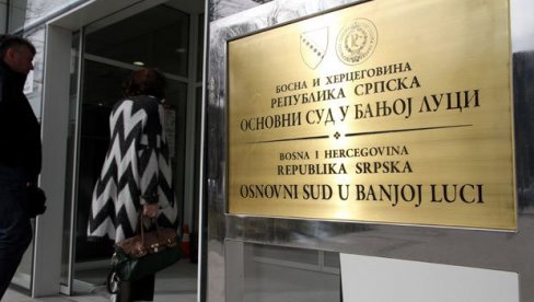 ZBOG BEKSTVA PEDOFILA SUSPENDOVANI POLICAJCI: Mišković nije bio vezan lisicama, ostavljen bez nadzora, pa iskočio kroz prozor (FOTO/VIDEO) ZBOG BEKSTVA PEDOFILA SUSPENDOVANI POLICAJCI: Mišković nije bio vezan lisicama, ostavljen bez nadzora, pa iskočio kroz prozor (FOTO/VIDEO)