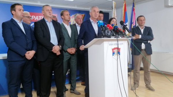 ОПОЗИЦИЈА ИЗЛАЗИ НА УЛИЦЕ! Лидери пет странака из Српске најавили одржавање мирног протеста у Бањалуци ОПОЗИЦИЈА ИЗЛАЗИ НА УЛИЦЕ! Лидери пет странака из Српске најавили одржавање мирног протеста у Бањалуци