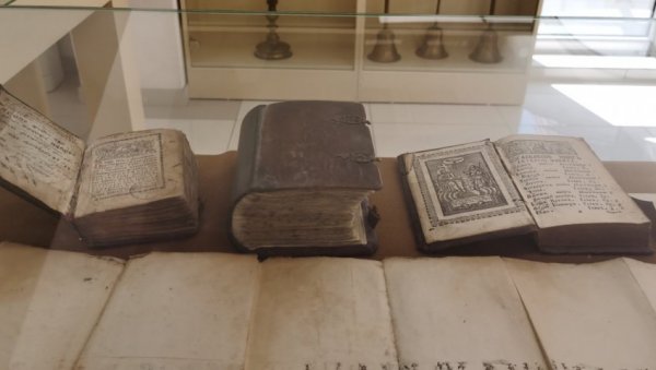 ЧУВАР КЊИГА, СЛИКА И ИКОНА: Недавно отворени Музеј црквених старина у Нишу баштини вредне предмете и документа важна за нашу историју ЧУВАР КЊИГА, СЛИКА И ИКОНА: Недавно отворени Музеј црквених старина у Нишу баштини вредне предмете и документа важна за нашу историју