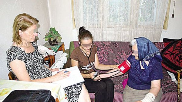 ДОМАЋИЦЕ РАДЕ У ЈОШ ТРИ ОПШТИНЕ: Помоћ чека 700 старијих суграђана који живе сами у стану или кући ДОМАЋИЦЕ РАДЕ У ЈОШ ТРИ ОПШТИНЕ: Помоћ чека 700 старијих суграђана који живе сами у стану или кући