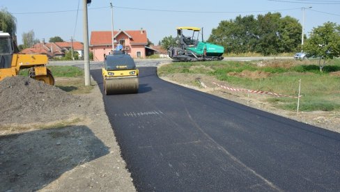 ПОТПУНО ОБНОВЉЕНА УЛИЦА МАРКА КРАЉЕВИЋА НА УМЦИ: Наставља се улагање у путеве на општини Чукарица ПОТПУНО ОБНОВЉЕНА УЛИЦА МАРКА КРАЉЕВИЋА НА УМЦИ: Наставља се улагање у путеве на општини Чукарица