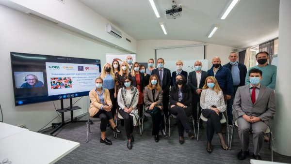 УКЉУЧИВАЊЕ ДИЈАСПОРЕ У ДРУШТВЕНИ РАЗВОЈ СРБИЈЕ: Глобални програм Миграције и дијаспора организовао обуку УКЉУЧИВАЊЕ ДИЈАСПОРЕ У ДРУШТВЕНИ РАЗВОЈ СРБИЈЕ: Глобални програм Миграције и дијаспора организовао обуку