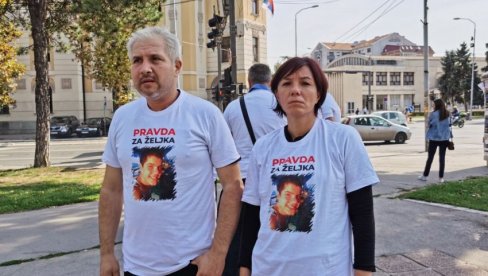 SAMO ŽELIM DA ZNAM KO MI JE UBIO DETE: Potresna poruka majke Željka Ristića (18), nastradalog zimus ispred kuće (FOTO) SAMO ŽELIM DA ZNAM KO MI JE UBIO DETE: Potresna poruka majke Željka Ristića (18), nastradalog zimus ispred kuće (FOTO)