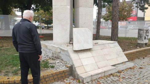 ОБНОВА СПОМЕНИКА ЖРТВАМА ФАШИЗМА: Сећање на 150 страдалих у рацији – стрељали их, па обесили на градском тргу (ФОТО) ОБНОВА СПОМЕНИКА ЖРТВАМА ФАШИЗМА: Сећање на 150 страдалих у рацији – стрељали их, па обесили на градском тргу (ФОТО)