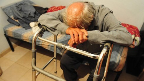СИРОМАШТВО НЕ ЗНА ЗА ГОДИНЕ: У Новом Саду мање захтева грађана за новчану социјалну помоћ СИРОМАШТВО НЕ ЗНА ЗА ГОДИНЕ: У Новом Саду мање захтева грађана за новчану социјалну помоћ