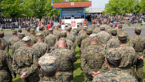 СРПСКА ВРАЋА ВОЈСКУ? Додик најавио да би Бањалука могла да активира гарнизоне који су се 2004. слили у снаге БиХ СРПСКА ВРАЋА ВОЈСКУ? Додик најавио да би Бањалука могла да активира гарнизоне који су се 2004. слили у снаге БиХ