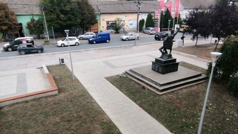 PRIZNAO DA JE U JAKOVU OPLJAČKAO KINEZE: Uz pretnje iz kase uzeo 5000 dinara PRIZNAO DA JE U JAKOVU OPLJAČKAO KINEZE: Uz pretnje iz kase uzeo 5000 dinara