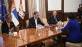 ВУЧИЋ СЕ САСТАО СА ЧЕН БО: Председник разговарао са кинеском амбасадорком ВУЧИЋ СЕ САСТАО СА ЧЕН БО: Председник разговарао са кинеском амбасадорком