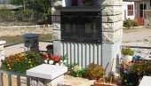 УБИЈЕНИ НА КУЋНОМ ПРАГУ: Масакр десет српских цивила у Вариводама 29 година без казне УБИЈЕНИ НА КУЋНОМ ПРАГУ: Масакр десет српских цивила у Вариводама 29 година без казне