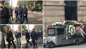 САХРАЊЕНА МАРИНА ТУЦАКОВИЋ: Лаћа и Фута сломљени од бола, испунили јој последњу жељу (ФОТО/ВИДЕО) САХРАЊЕНА МАРИНА ТУЦАКОВИЋ: Лаћа и Фута сломљени од бола, испунили јој последњу жељу (ФОТО/ВИДЕО)